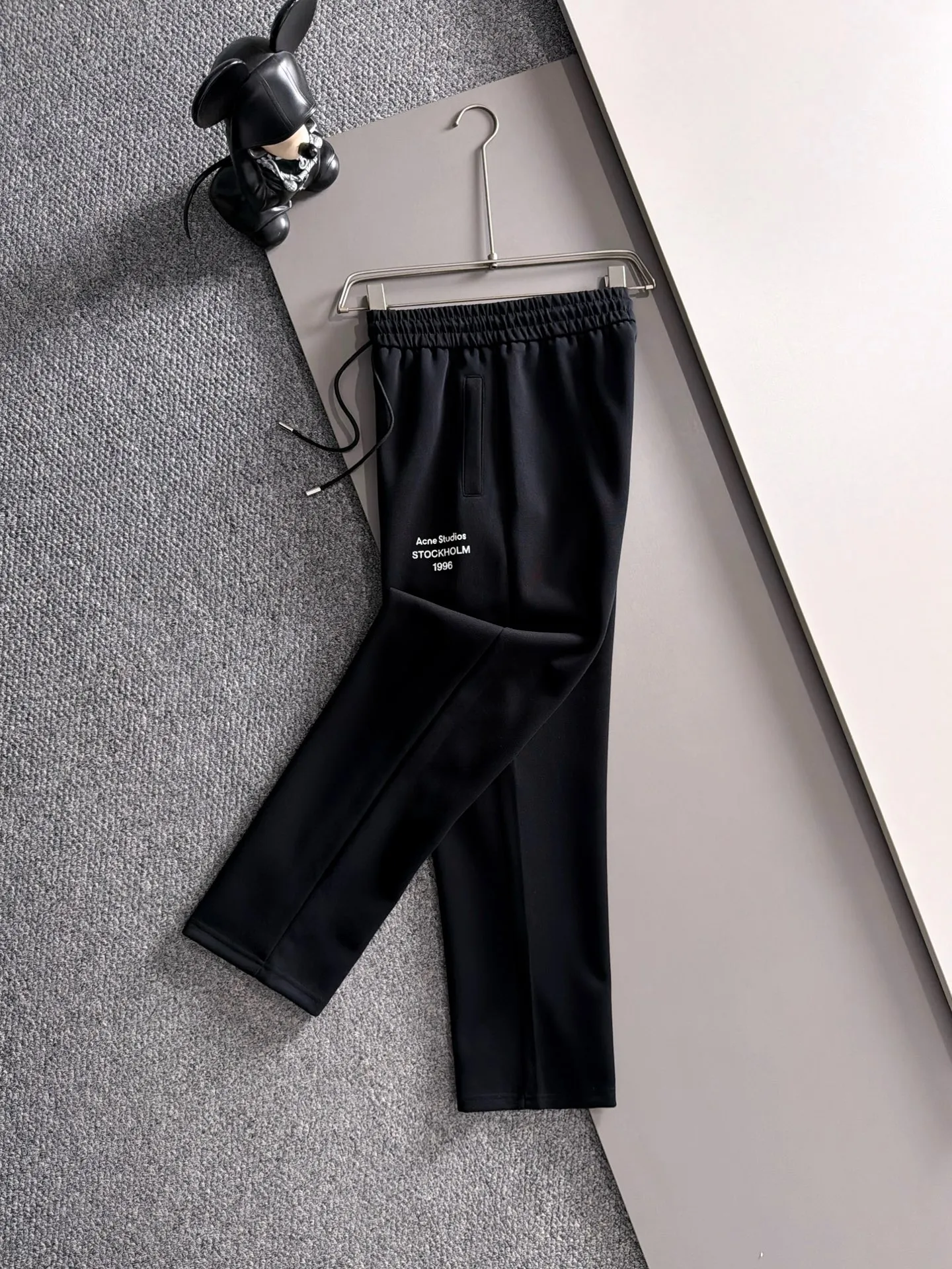 🛫🛫🛫High version Acne Studios suit 26ss customized top-grade fabric new jacket casual pants, ribbon letter embroidery stitching new show products‼ The product is in perfect condition, comfortable and warm, complete with three labels, full and attractive color, very outstanding design, customized hardware accessories can easily enhance the fashion sense, the workmanship is extremely elegant and rigorous, and the wiring is neat and meticulous! A masterpiece from a famous designer! The upper body does not look bloated and is super handsome! Sizes：M～XXXL